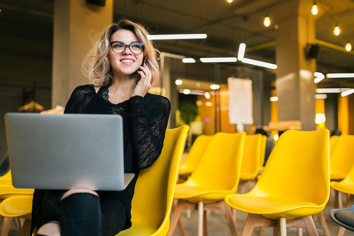 laptop-lady-chairs